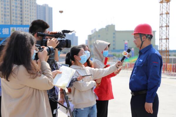 中央媒體采訪團聚焦水電八局岳陽東風(fēng)湖治理工程