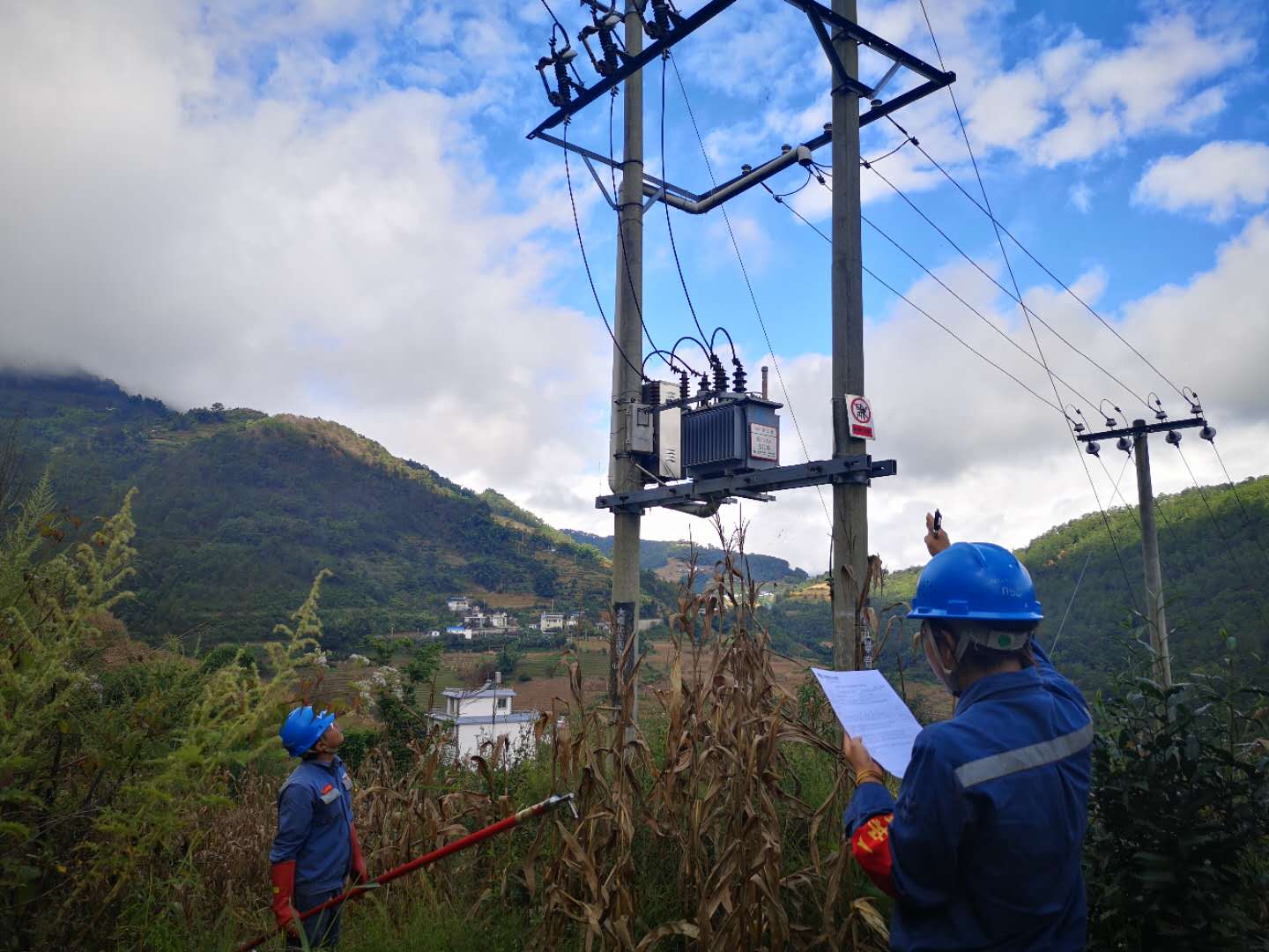 臨滄云縣供電局開(kāi)展線路維護(hù)改造，全面提升供電可靠性