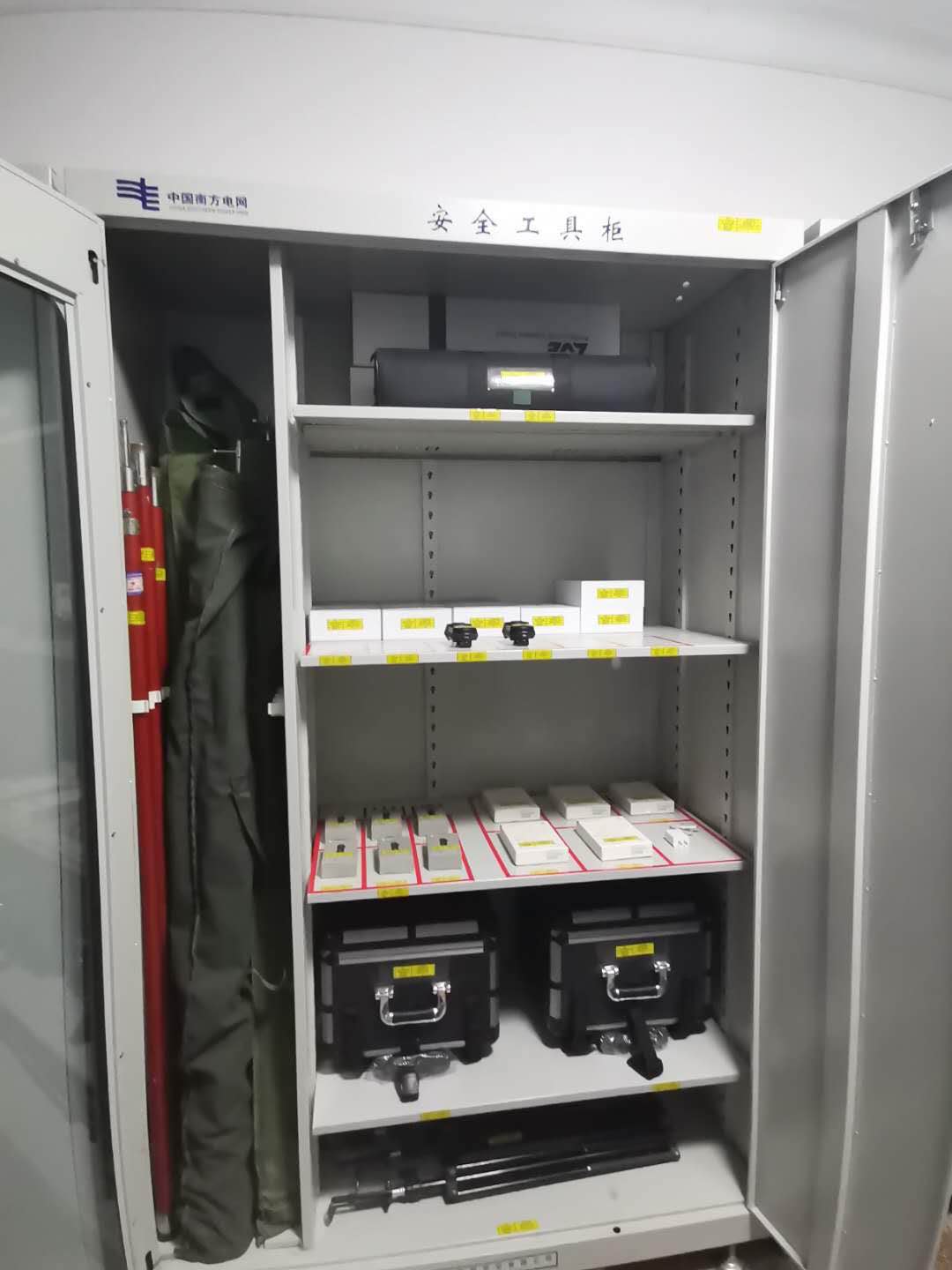 臨滄云縣供電配二所提升安全工器具管理使用水平