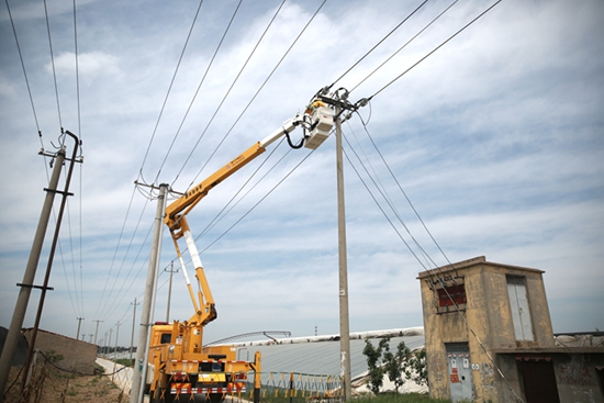 國網山東壽光供電：帶電檢修除隱患 護航電網迎夏峰