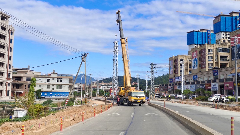 國(guó)網(wǎng)泉州供電公司桿線遷移　助力國(guó)道拓寬建設(shè)