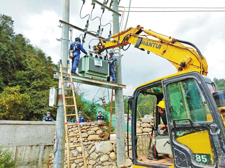 南方電網公司加強農村電網建設，以充足電力激發(fā)鄉(xiāng)村活力