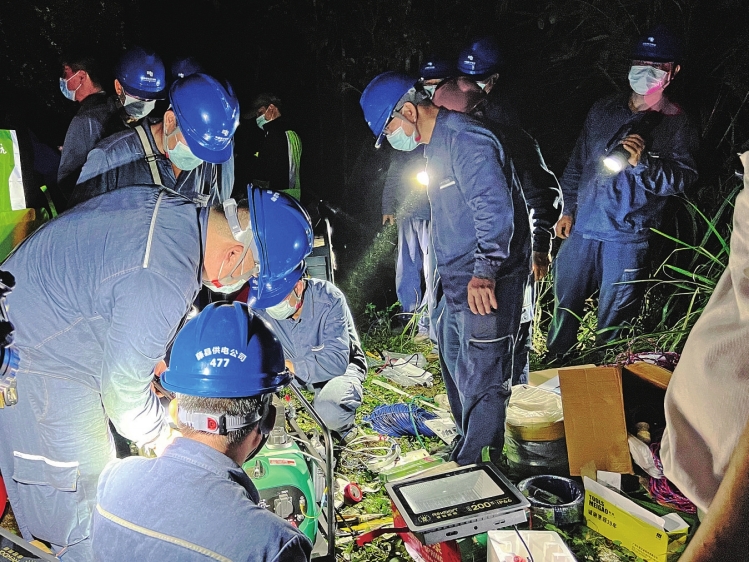 南方電網全力做好藤縣東航空難現場救援用電保障