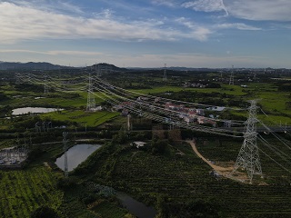 這項(xiàng)工程投產(chǎn)送電，將提高湖北省西電東送通道送電能力