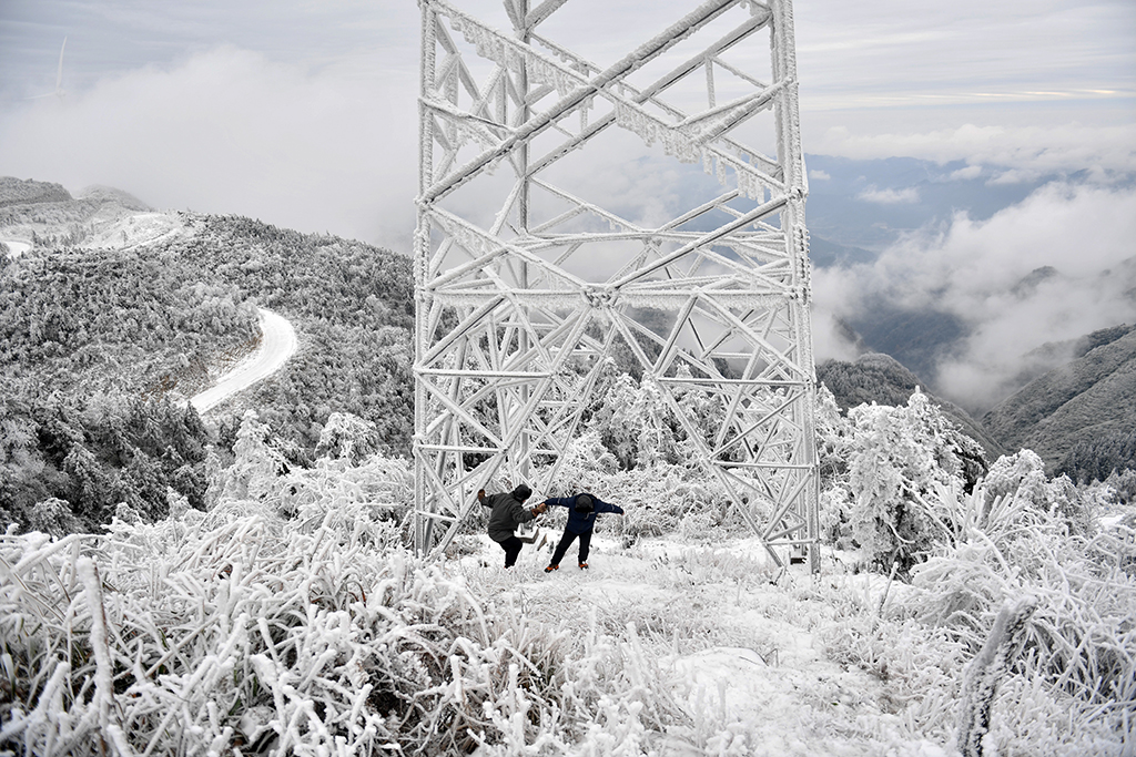 海拔1420米，電力“哨兵”風(fēng)雪中守護(hù)萬家燈火