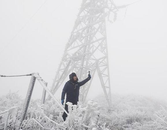 湖南電網(wǎng)2024年首次輸電線(xiàn)路直流融冰作業(yè)順利實(shí)施