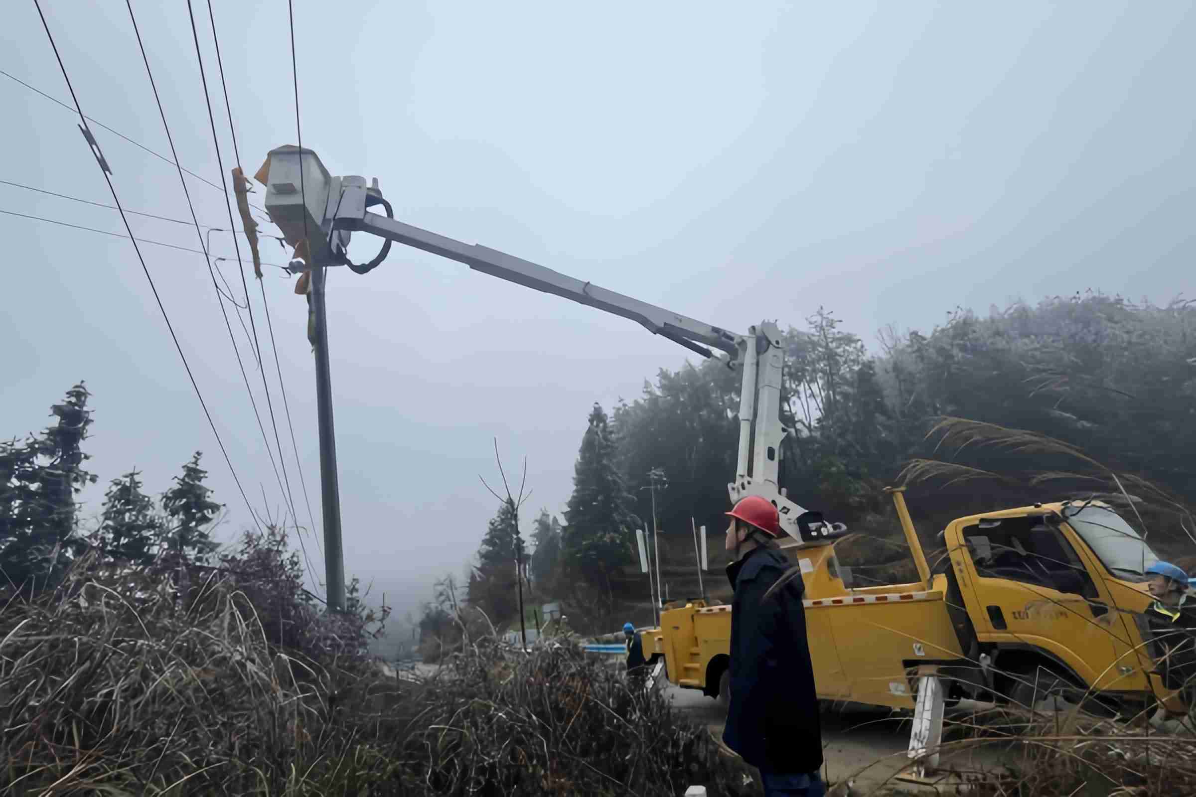 貴州石阡供電局戰(zhàn)凝凍保供電顯擔當