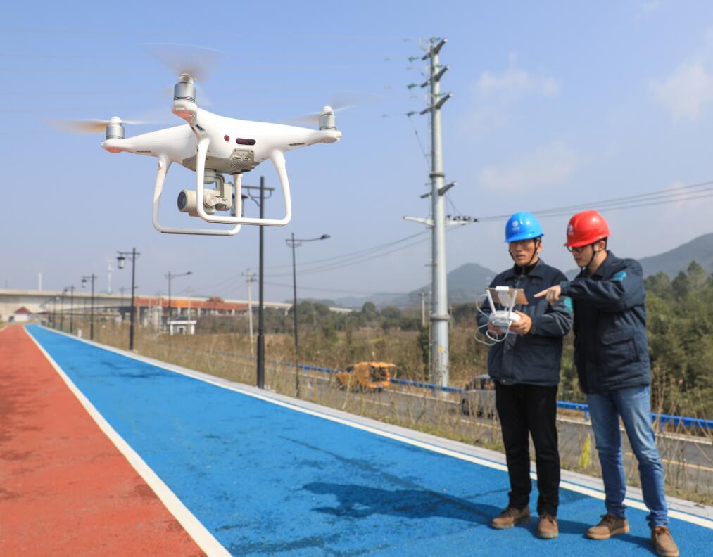 杭州蕭山供電應(yīng)用無(wú)人機(jī)為山區(qū)配電線路“把脈”